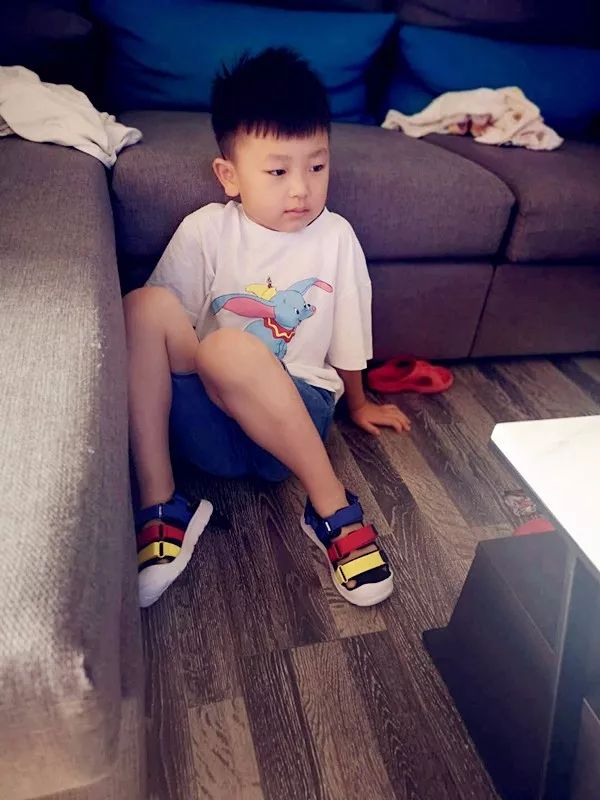 安踏怕是疯了!跟着荣妈用地摊儿的价格买专柜的好货