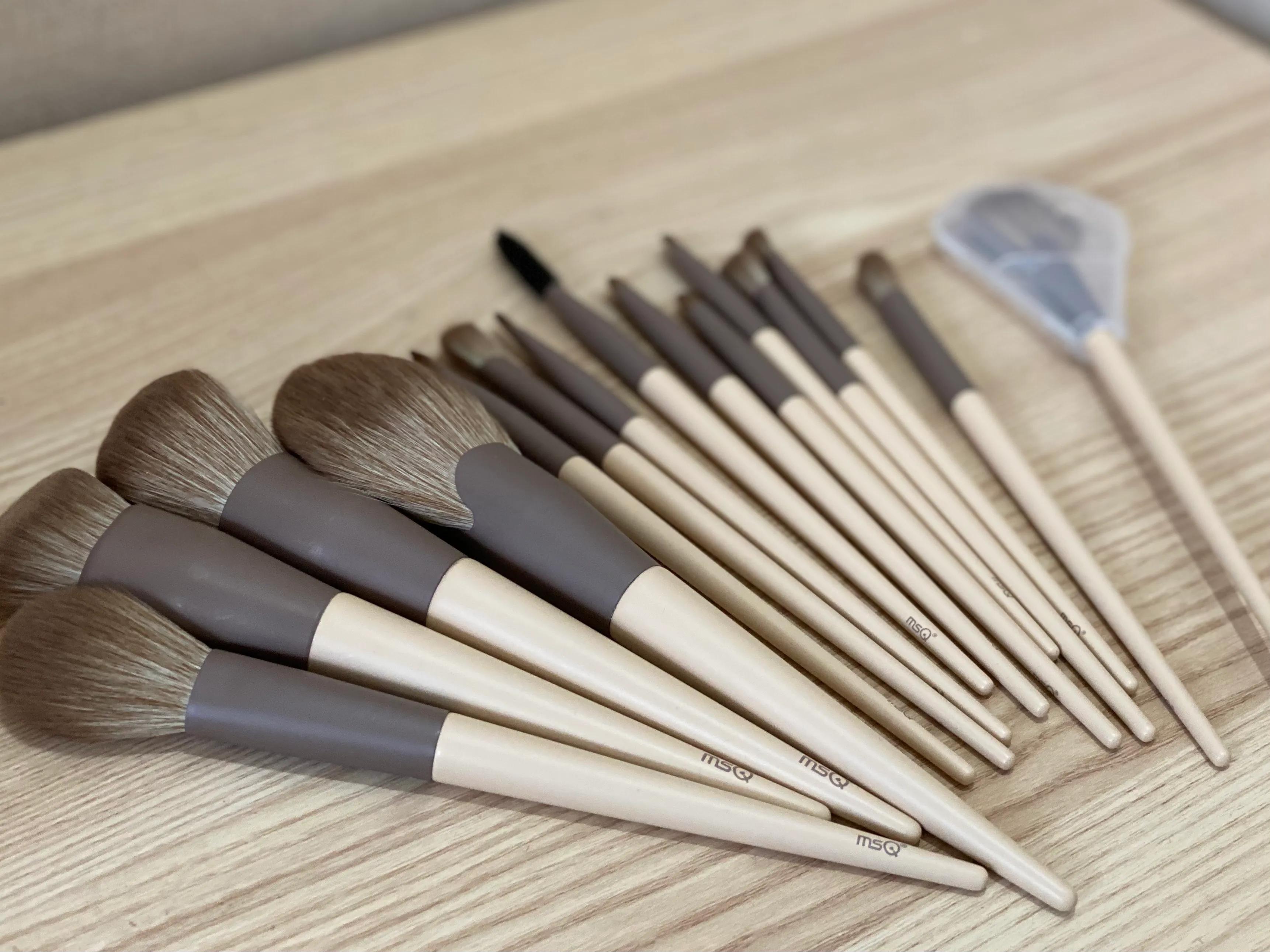 单支白色化妆刷,便携小平价定制初学者化妆刷