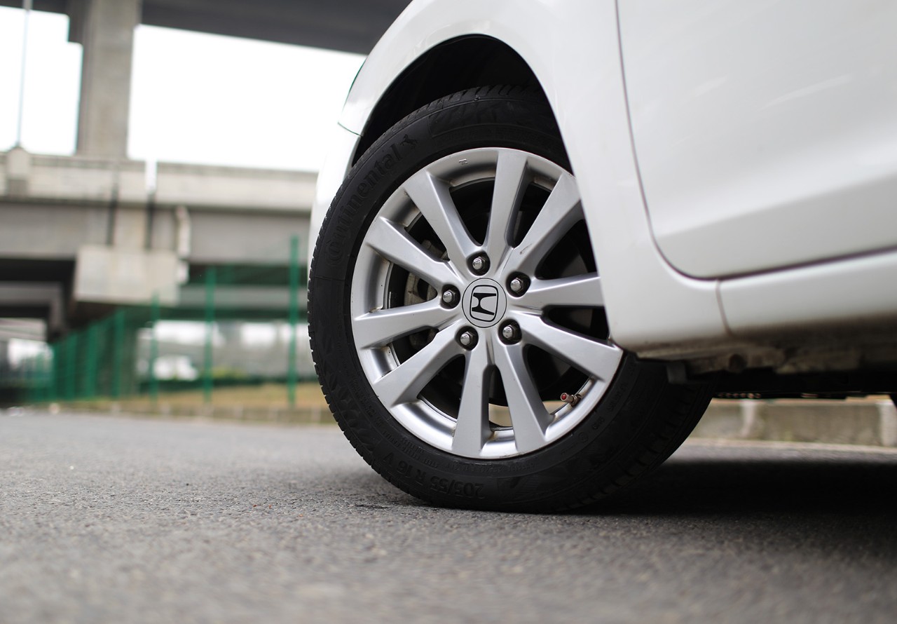 朝阳轮胎su319跟马牌uc6哪个好,马牌uc6轮胎3万公里有裂纹