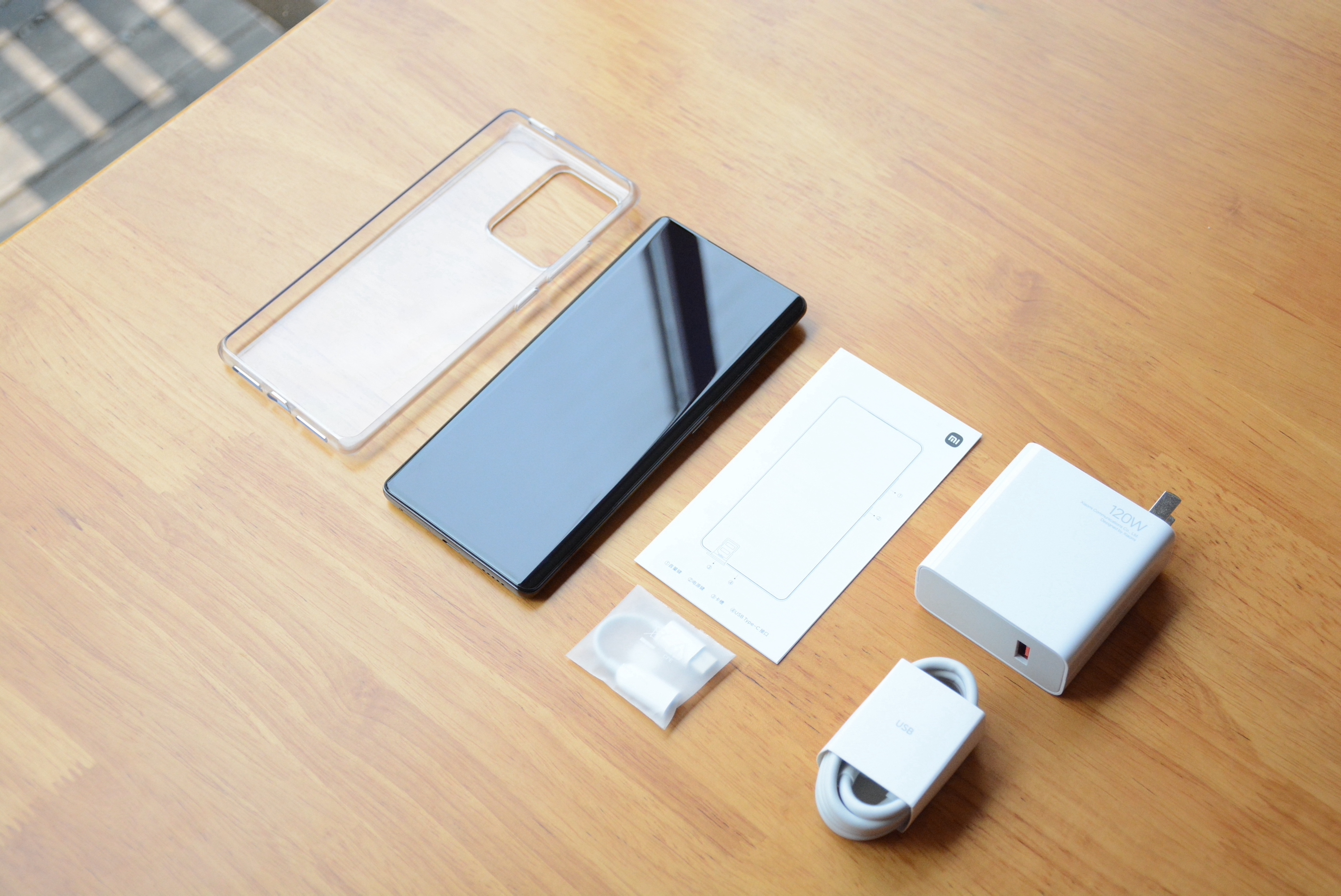 小米MIX4应该买陶瓷白？体验一天后才发现黑色才是真香