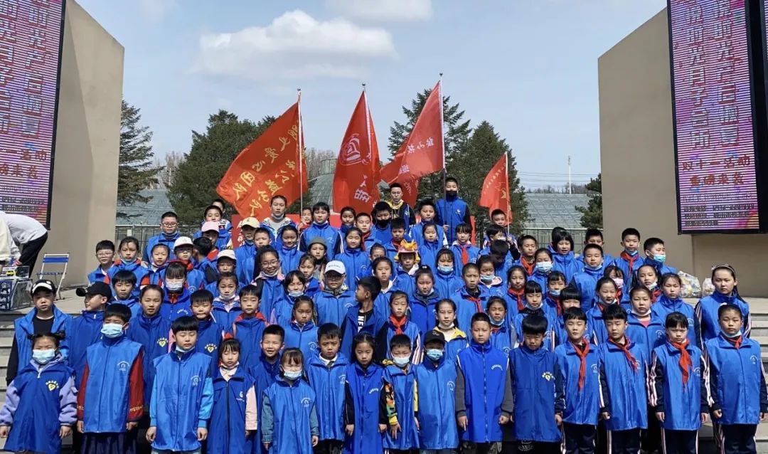 义卖观影爱暖星娃|团市委联合振峰公益团队开展关爱自闭症儿童活动