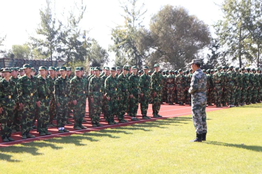 用最酷的姿势开场|沈阳城市学院举行2020级新生军训开营仪式