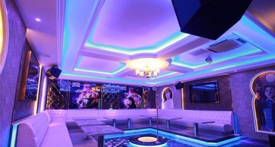 ktv的前面有一个量贩是什么意思,ktv跟量贩有什么区别