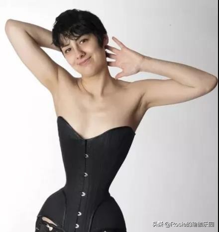 眼馋陈卓璇巴掌腰，竟靠束腰勒小腰？做对一个动作一周瘦出小蛮腰