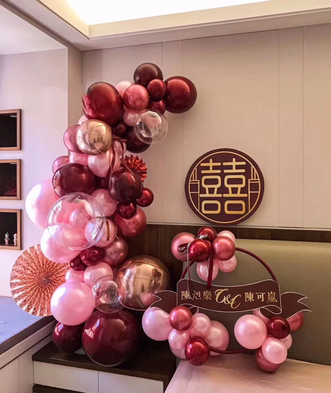 婚礼气球现场布置效果图,婚礼舞台布置简约气球