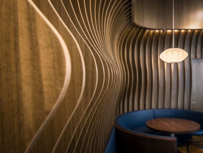 苍穹之下为信仰而出发举手投足见贵族的优雅