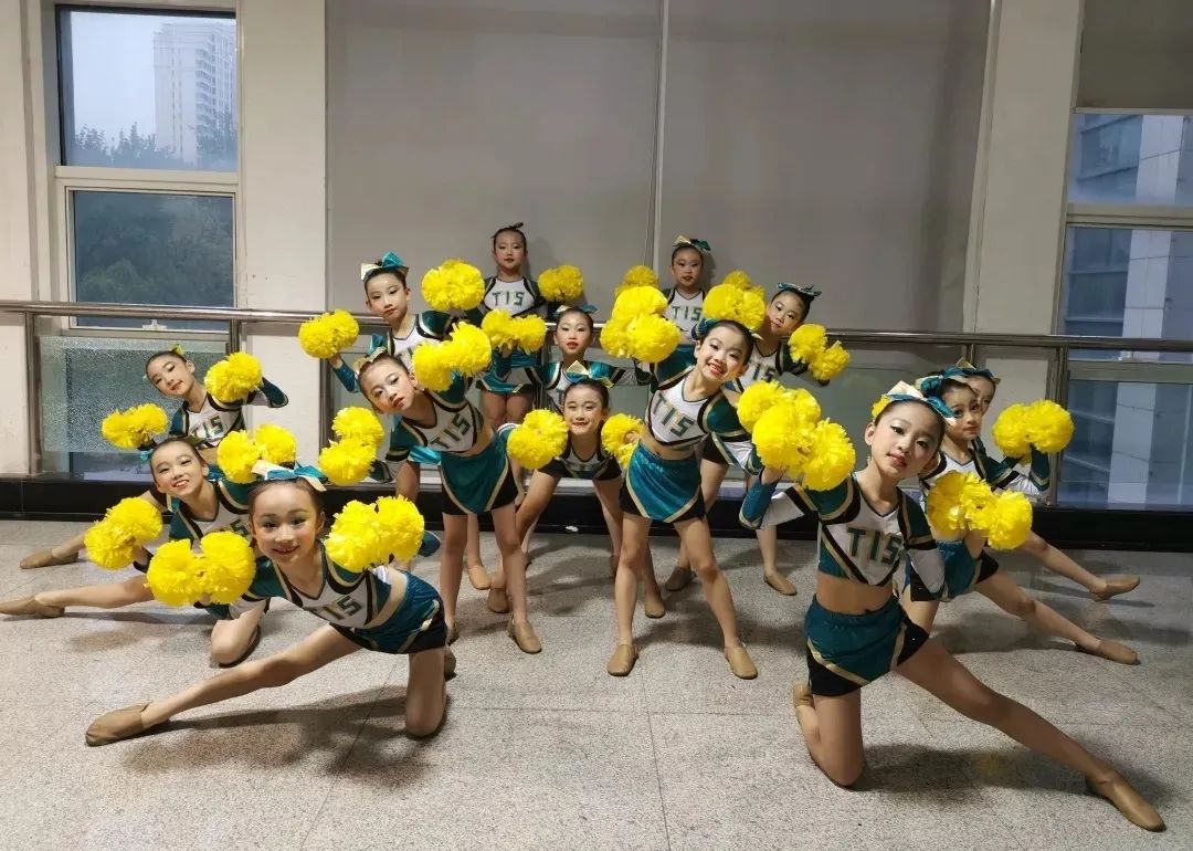 实验学校花球啦啦操,天津泰达国际学校啦啦操