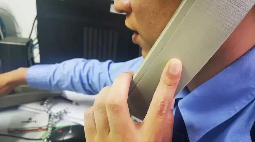 男子开面包车撞上电动车逃逸,男子开面包车撞上电动车后逃逸