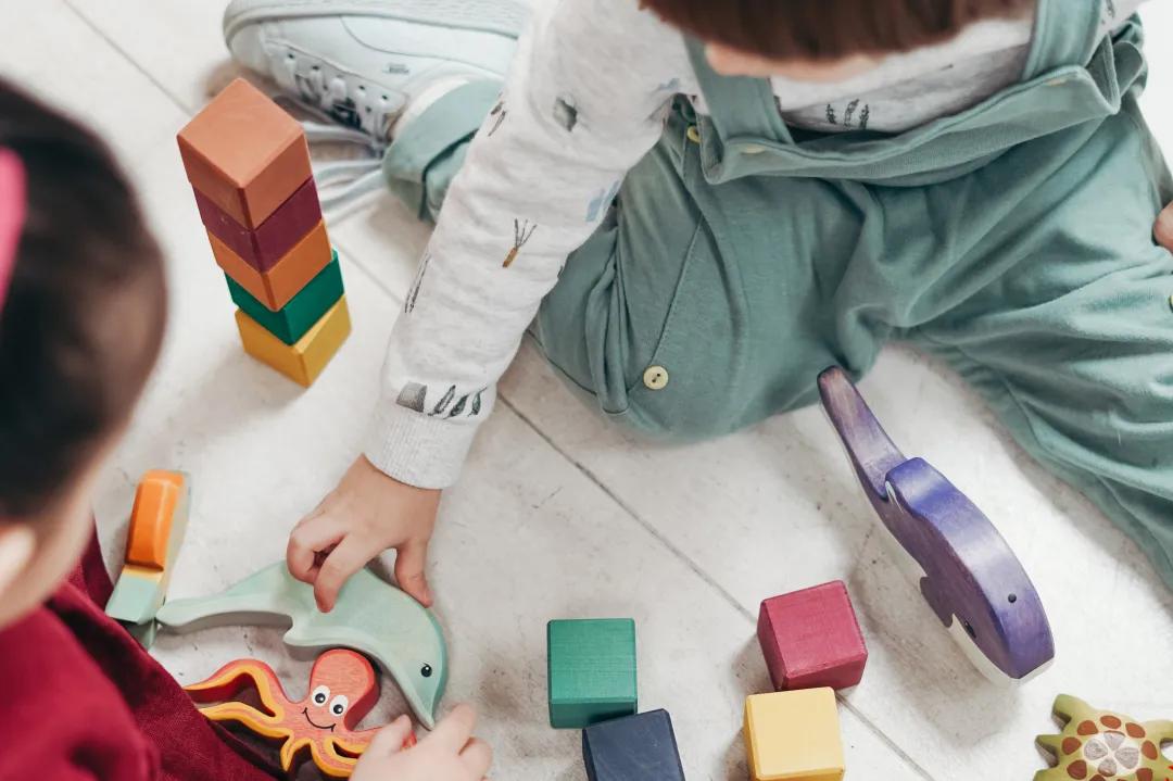 童年噩梦，小伙伴说“不给我，就不跟你玩了”，如何破解？