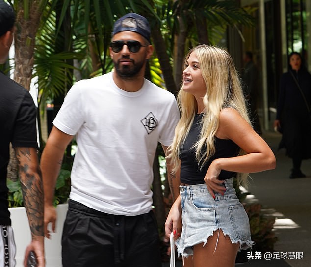 佳人相伴美滋滋！阿圭罗携22岁金发女友在伦敦度过了一难忘夜晚