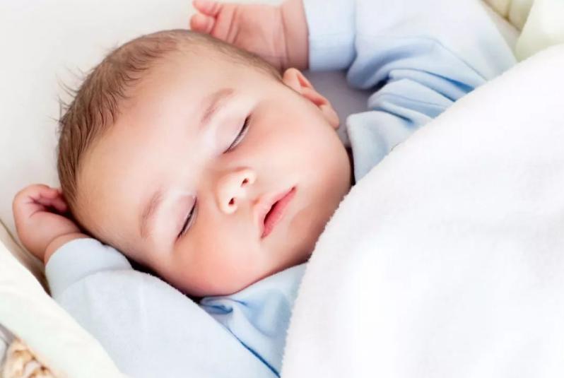 宝宝夜里不好好睡觉总醒怎么办,宝宝白天不睡好影响晚上睡眠