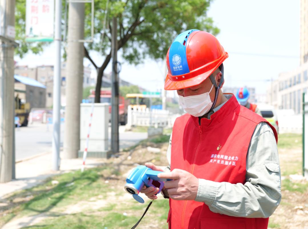 萤萤之光,点亮荆城!今天,向荆门这群平凡岗位上的劳动者致敬