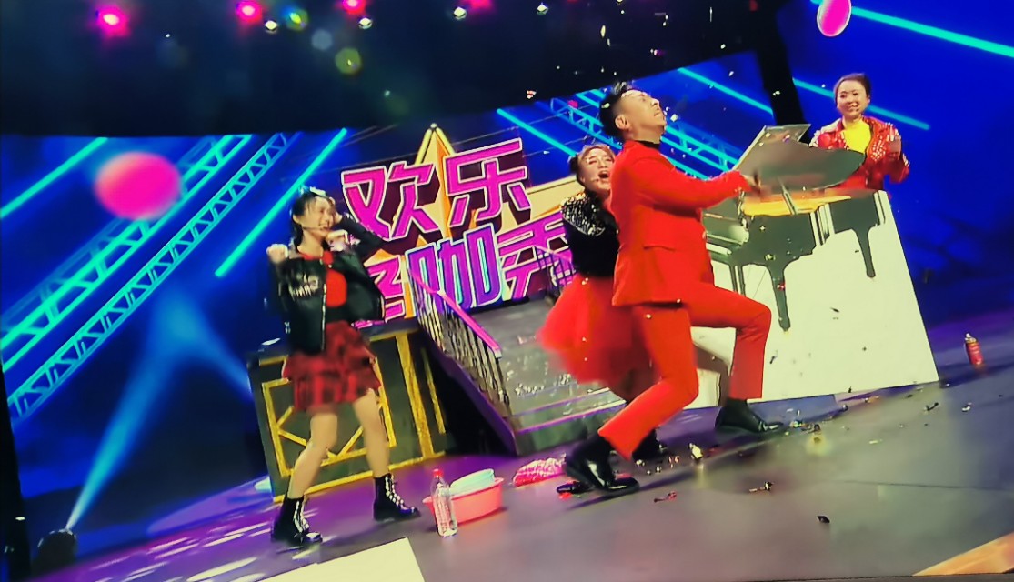 白凯南的“沦陷”—不来比赛卖情怀,掌声岂能刷存在?