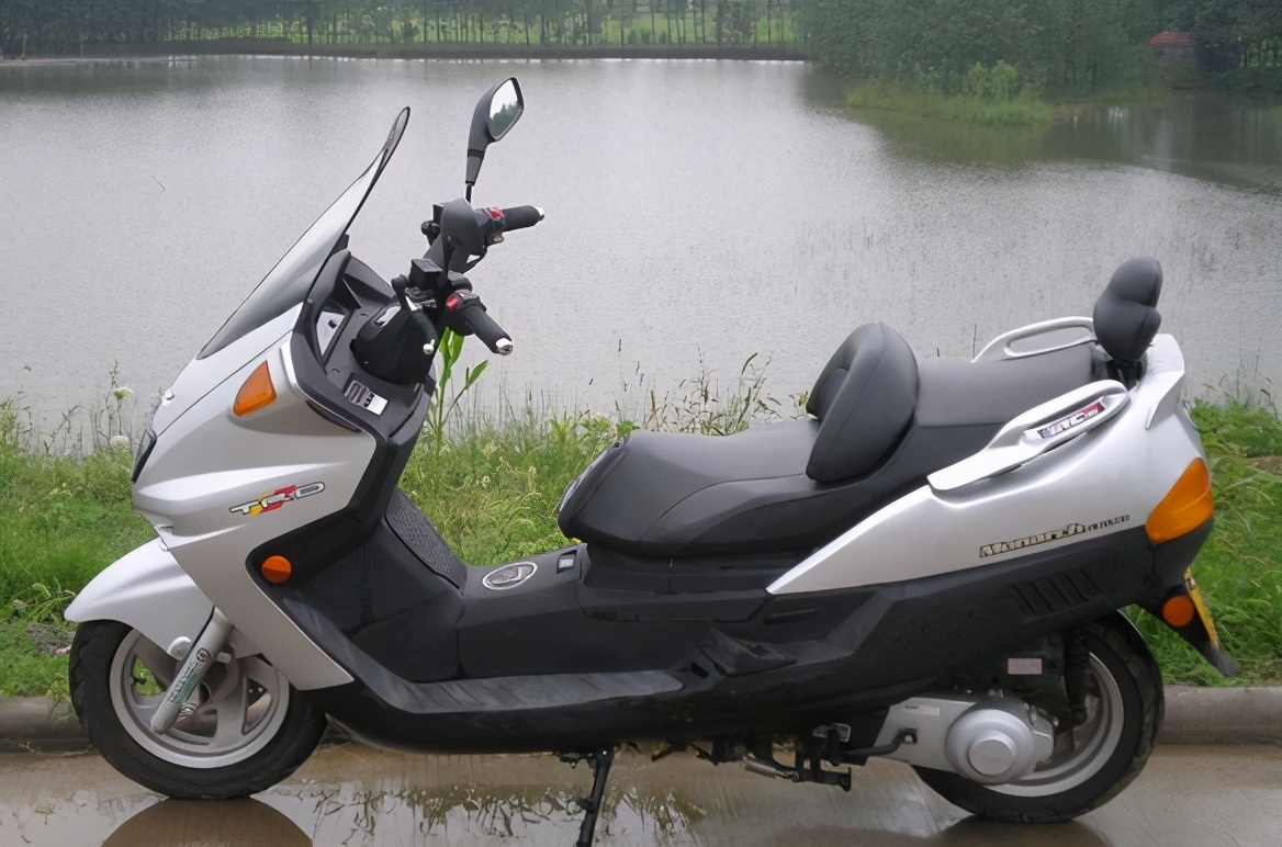 lead125踏板车进化史,雅马哈50cc二冲程踏板车进化史