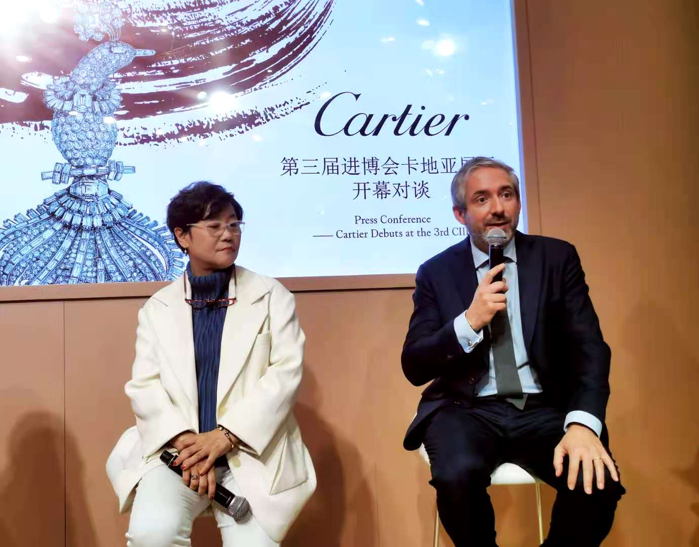 濂緢鍝佽涓氱殑宕涜捣,濂緢鍝佽涓氭柊鐖嗗彂