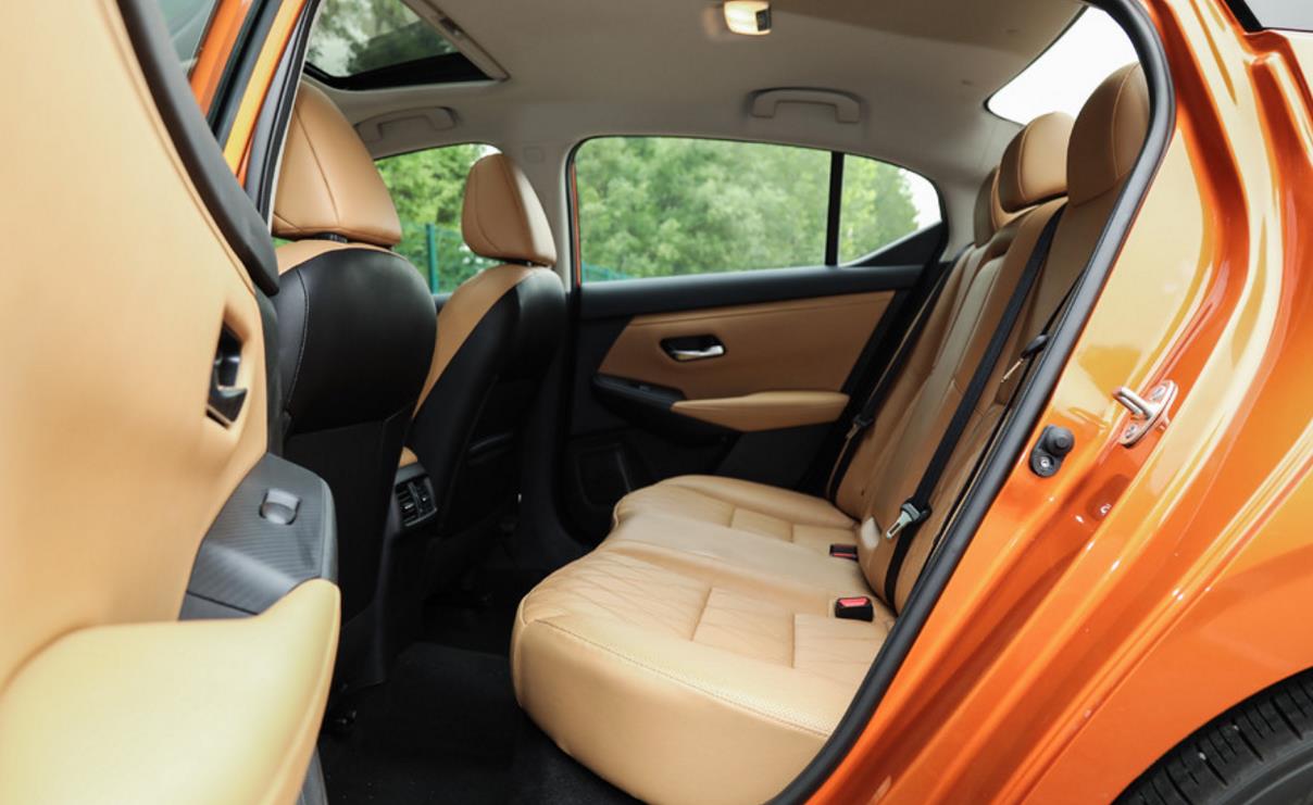 全新轩逸对比新款卡罗拉,2020轩逸和全新卡罗拉