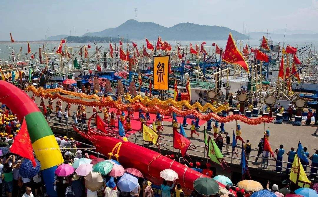 又是谷雨尝鲜季又到椿芽飘香时,谷雨习俗赏花喝茶吃香椿