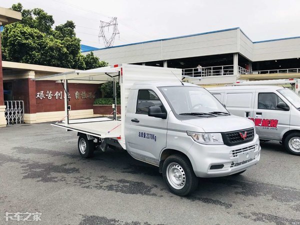 还在用僵尸车、三轮车摆摊？时代不同了，带你看看真正的地摊神车