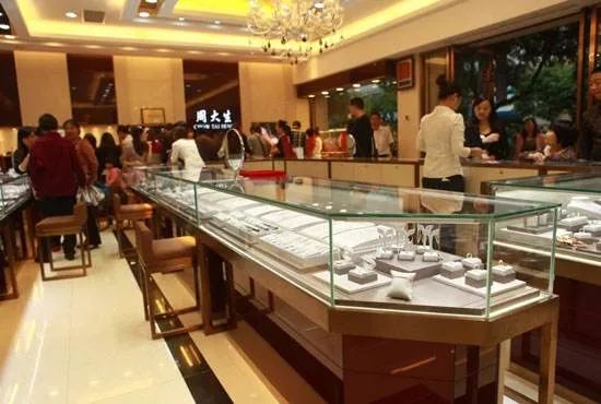 靠线上“雄起”？周大生卖的什么药？