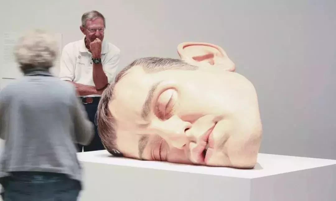 令人难以置信的活雕塑,逼真人脸雕塑视频