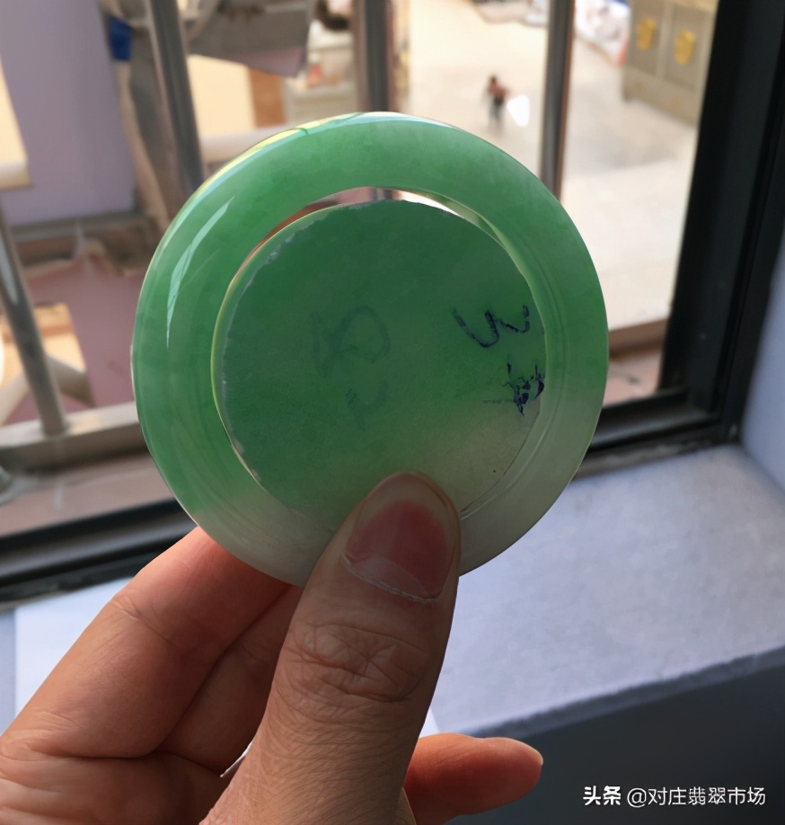 送爸妈翡翠什么样的最好,送长辈翡翠应该送什么翡翠