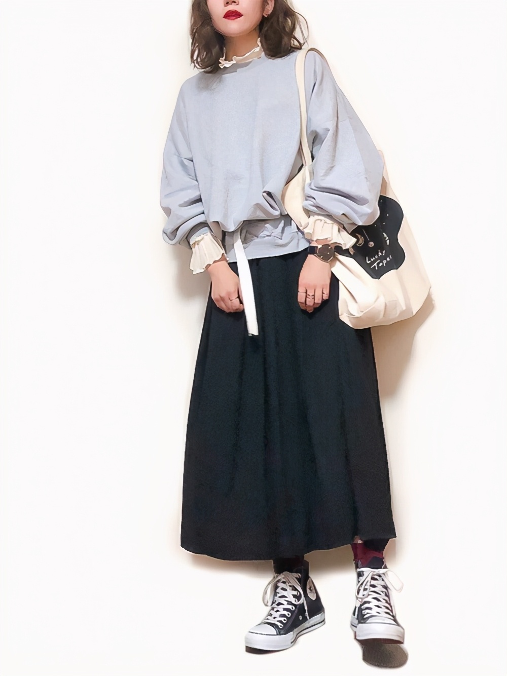 运动衫潮服搭配,宽松款运动衫怎么搭配衣服