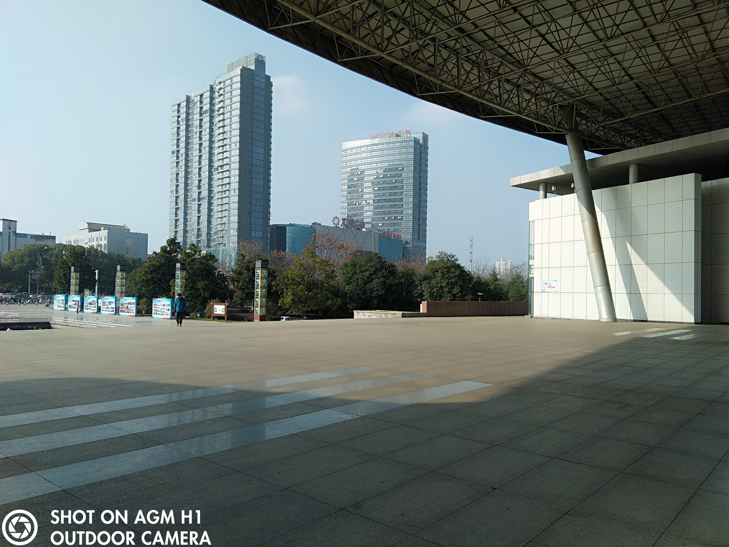 AGMH1手机:不怕摔,不怕水,能待机20天,父母最爱?