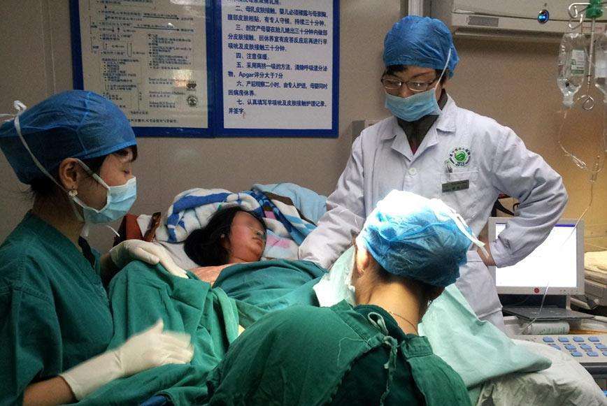 蔡少芬46岁产子是双胞胎吗,46岁蔡少芬怀三胎了吗