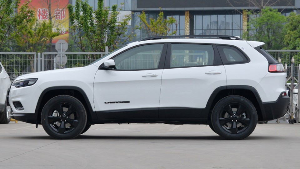 jeep自由光费用,jeep自由光开两年能卖多少钱