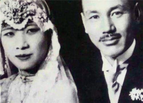 浙江有位尼姑还俗,嫁给大22岁的丈夫,生下一子成天下闻名的总统