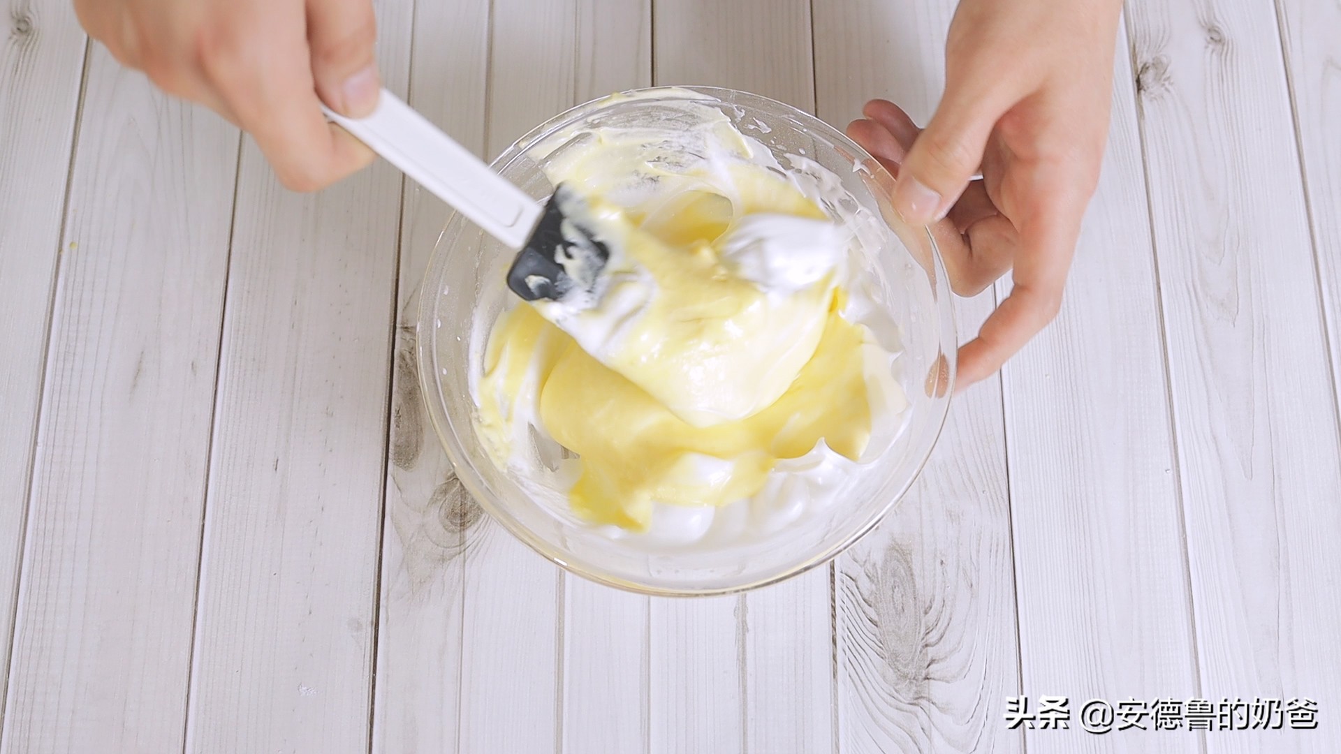 戚风蛋糕做法塌陷原因,戚风倒扣塌陷怎么补救