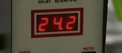 为什么防晒霜放久了有油,防晒霜放太久了沉淀了还能用吗