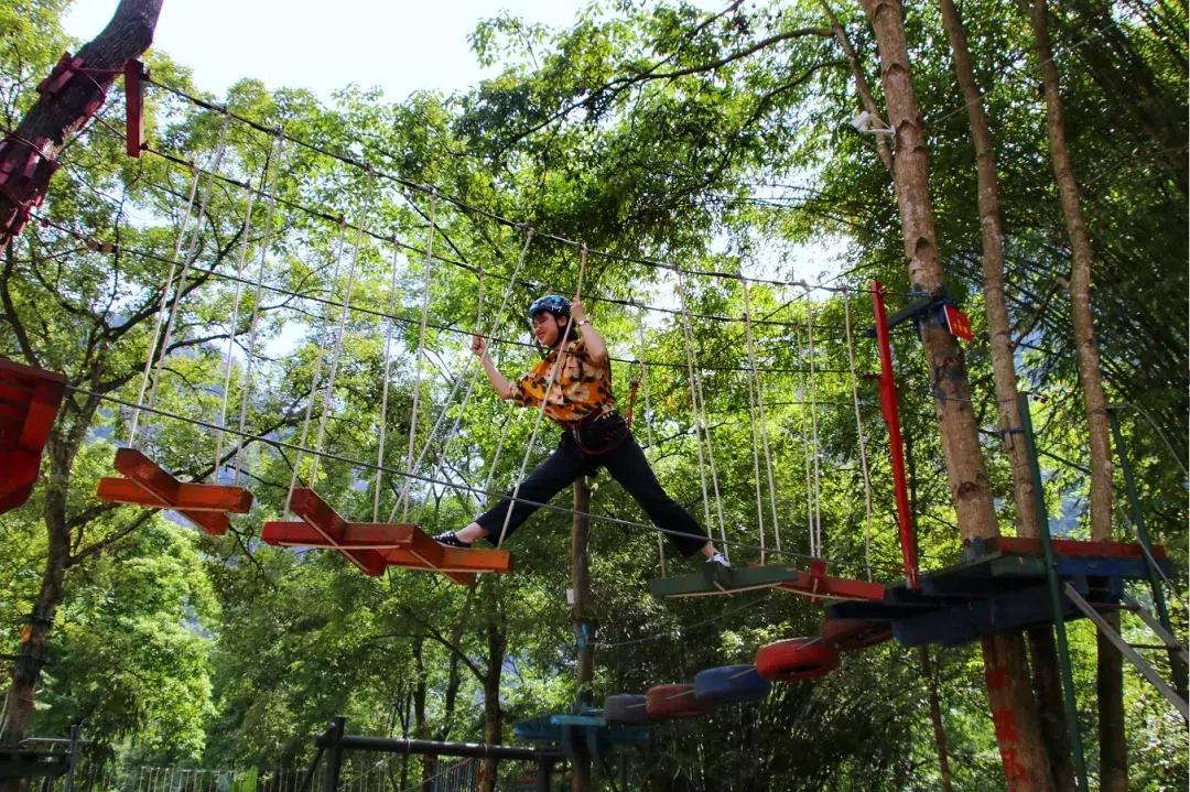 飞拉达攀岩溜索丛林溯溪地心探洞,清远飞拉达丛林探险