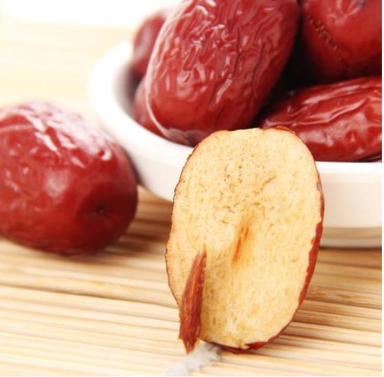 红枣是泡水好还是直接吃更有营养,红枣馒头的红枣要不要洗