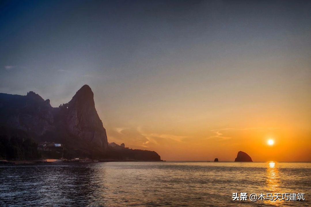 设计一个具有地域文化特色的酒店,10间小型酒店设计