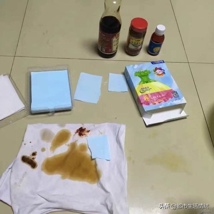 衣服染上碳素墨水怎么洗掉妙招,衣服染上西红柿汁怎样才能洗掉