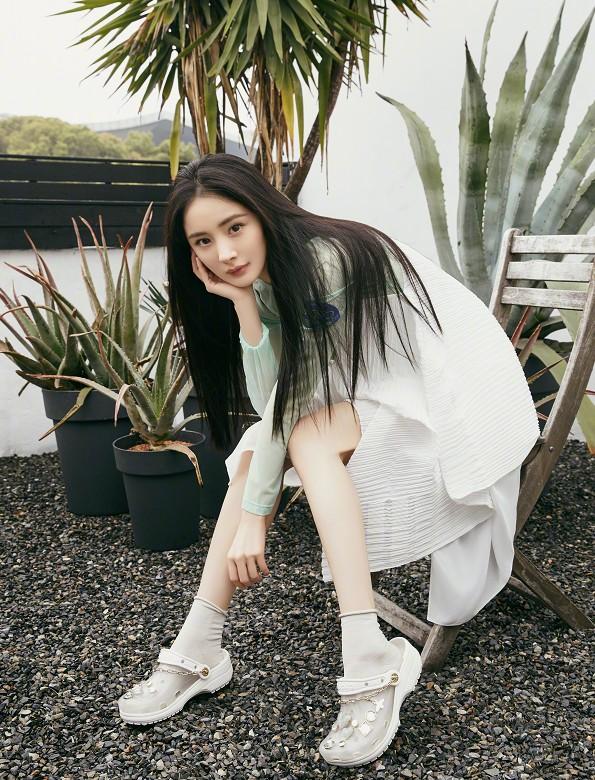 34岁杨幂瘦出一双蚊子腿,杨幂腿型怎么那么瘦