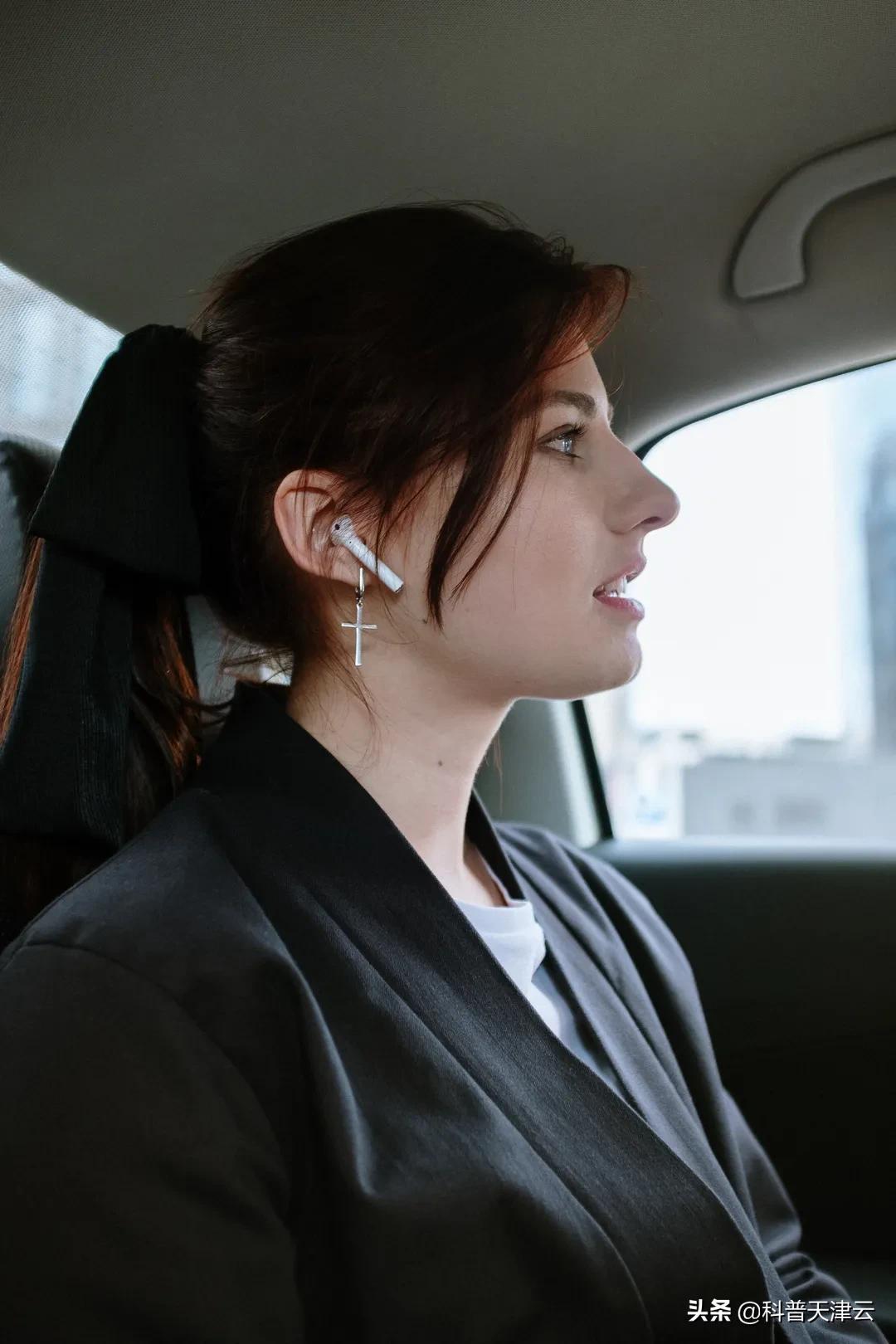 戴airpods耳朵痒,airpods戴进耳朵是什么声音