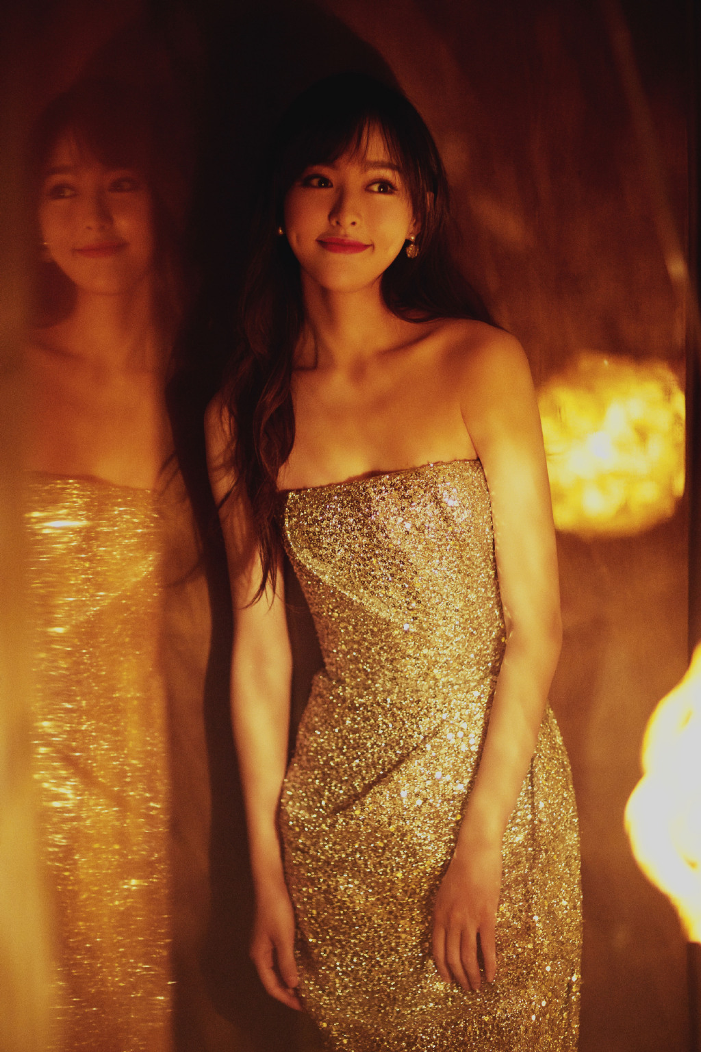 倪妮穿迪丽热巴时尚芭莎同款礼服,倪妮迪丽热巴白礼服