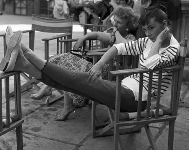 条纹穿搭还能更大胆吗,条纹的上衣搭什么好看