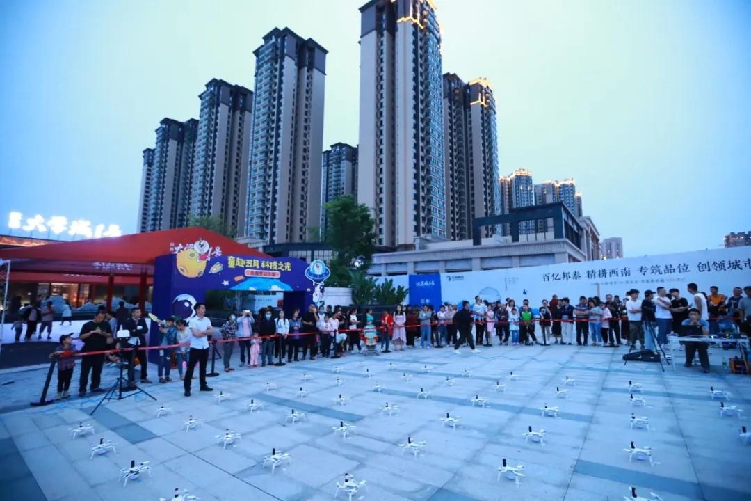 上千架无人机秀涪陵视觉震撼全场,内江800台无人机灯光秀