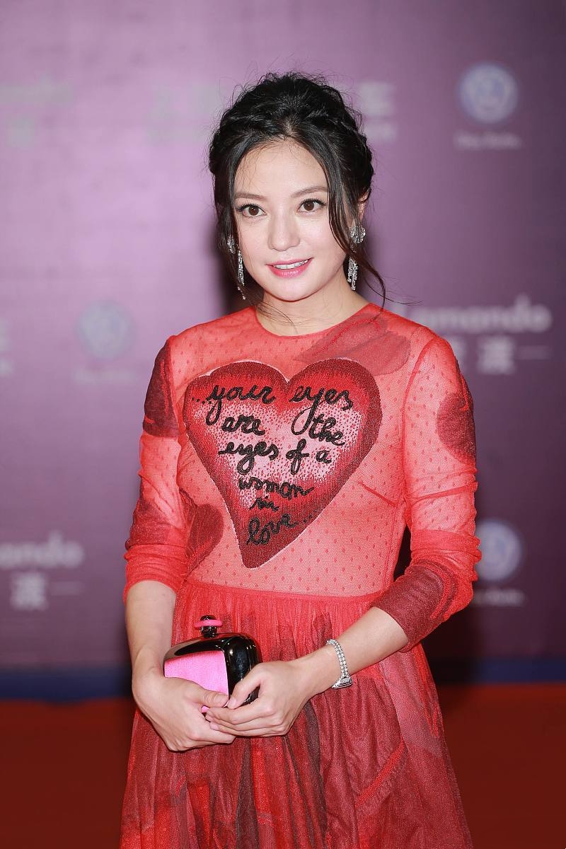 赵薇减龄装扮,赵薇红头纱