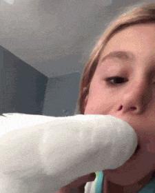 搞笑gif趣图妹子你别闹了,搞笑gif趣图妹子你这笑容太魔性了