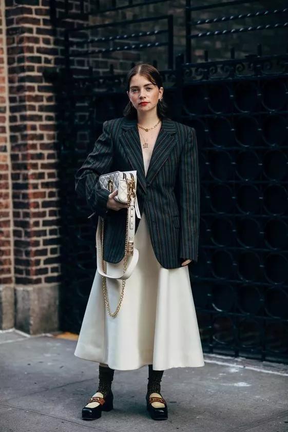 “矮个”女生,尽量避免这4种穿搭,显胖容易显矮,你中招了几个