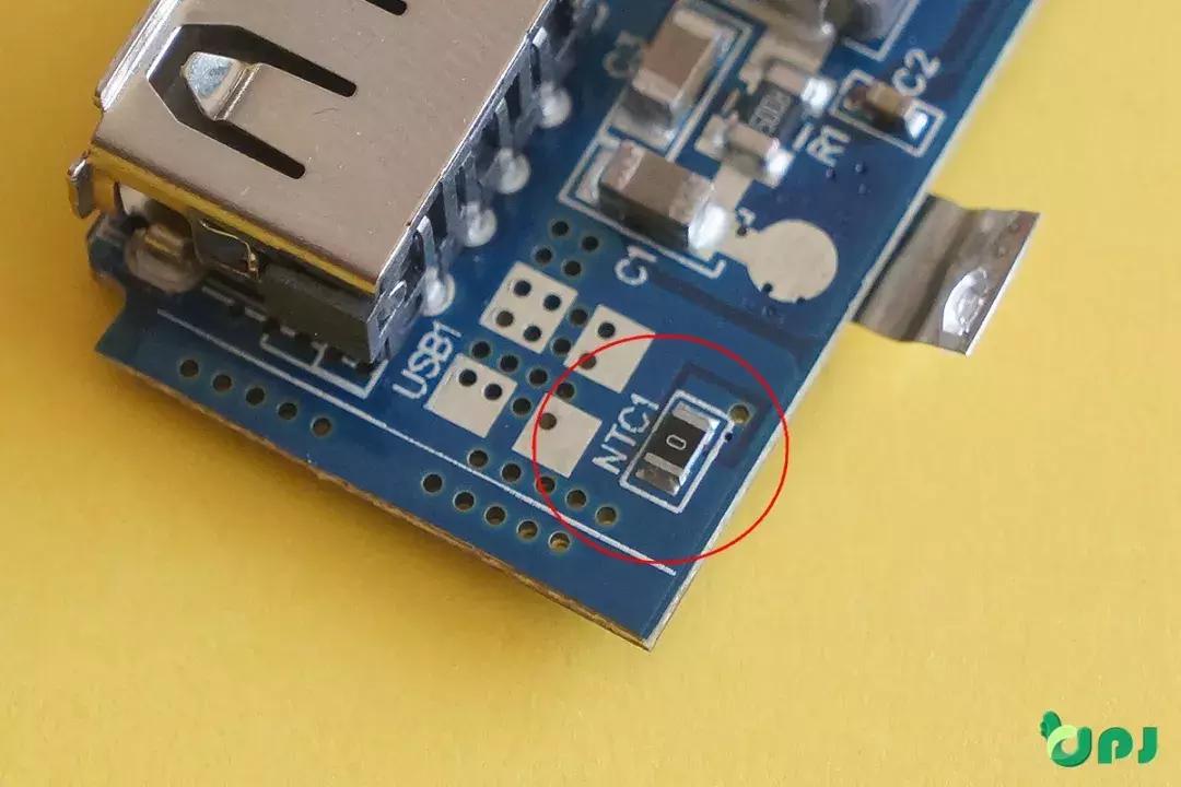 飞毛腿快充移动电源,飞毛腿充电宝m101拆解