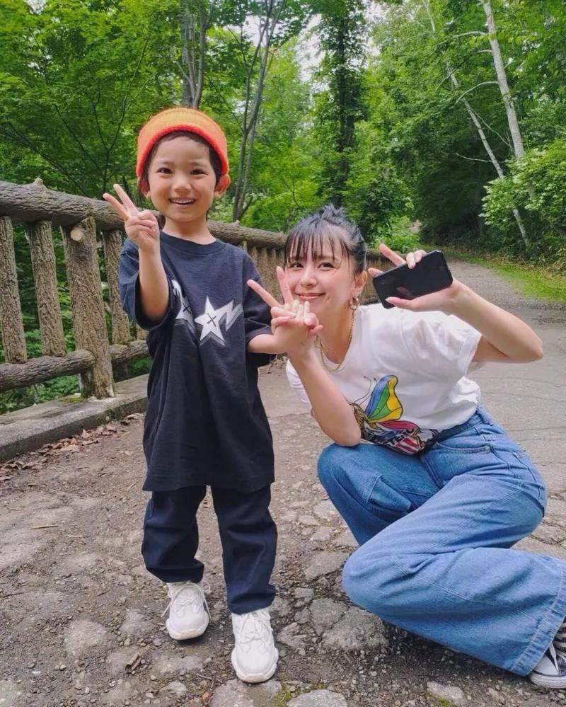 女版GD潮过陈冠希女儿?月入十万萌娃靠穿搭火爆ins