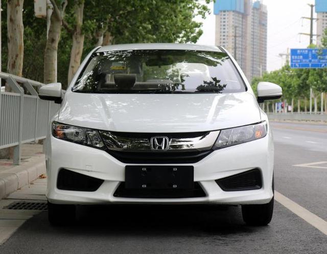 本田经典锋范1.5l5at驾驶感受,锋范15年1.5自然吸气8万公里多少钱