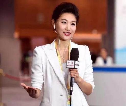 新闻联播播音员李梓萌个人简介,央视新闻主播李梓萌