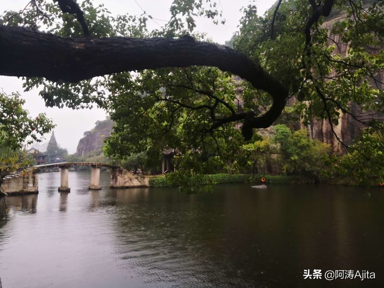 勿谓湖小，天在其中：绍兴东湖