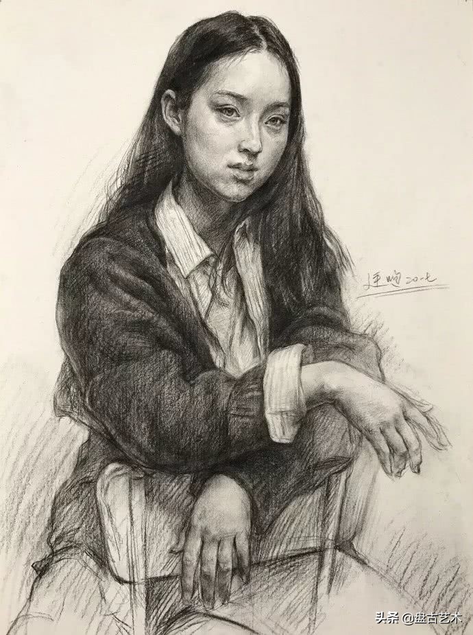 怎样画素描带手半身像才有美感——盘古文化艺术